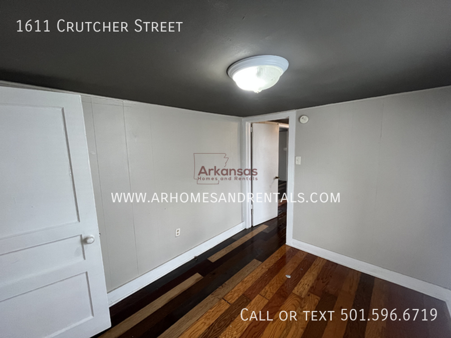 1611 Crutcher St - Photo 4 of 11