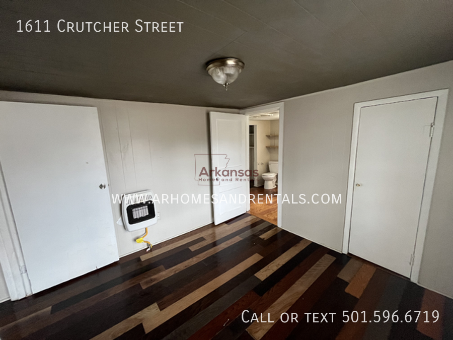 1611 Crutcher St - Photo 6 of 11