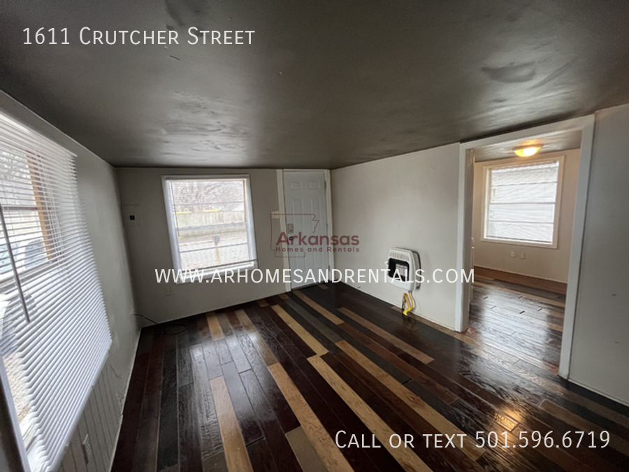1611 Crutcher St - Photo 7 of 11