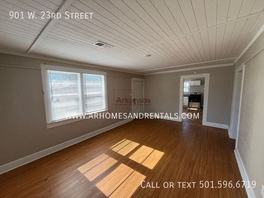 901 W 23rd St - Photo 2 of 9