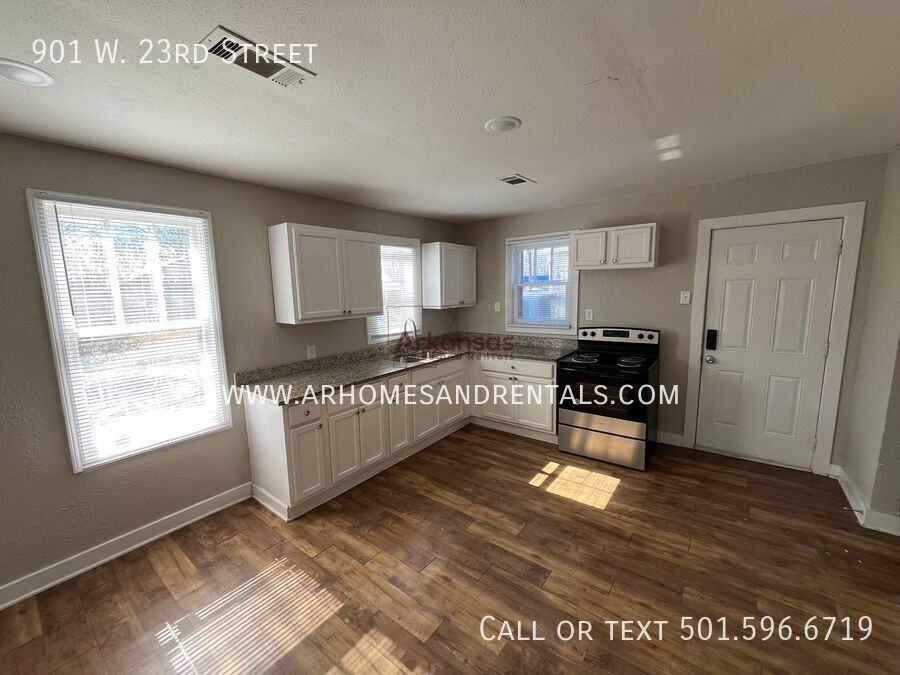 901 W 23rd St - Photo 3 of 9