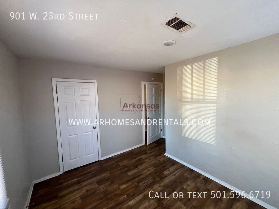 901 W 23rd St - Photo 4 of 9