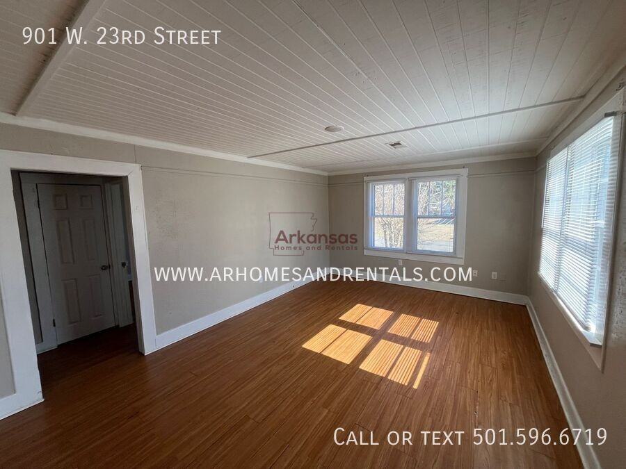 901 W 23rd St - Photo 5 of 9