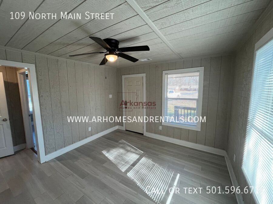 109 N Main St - Photo 2 of 8