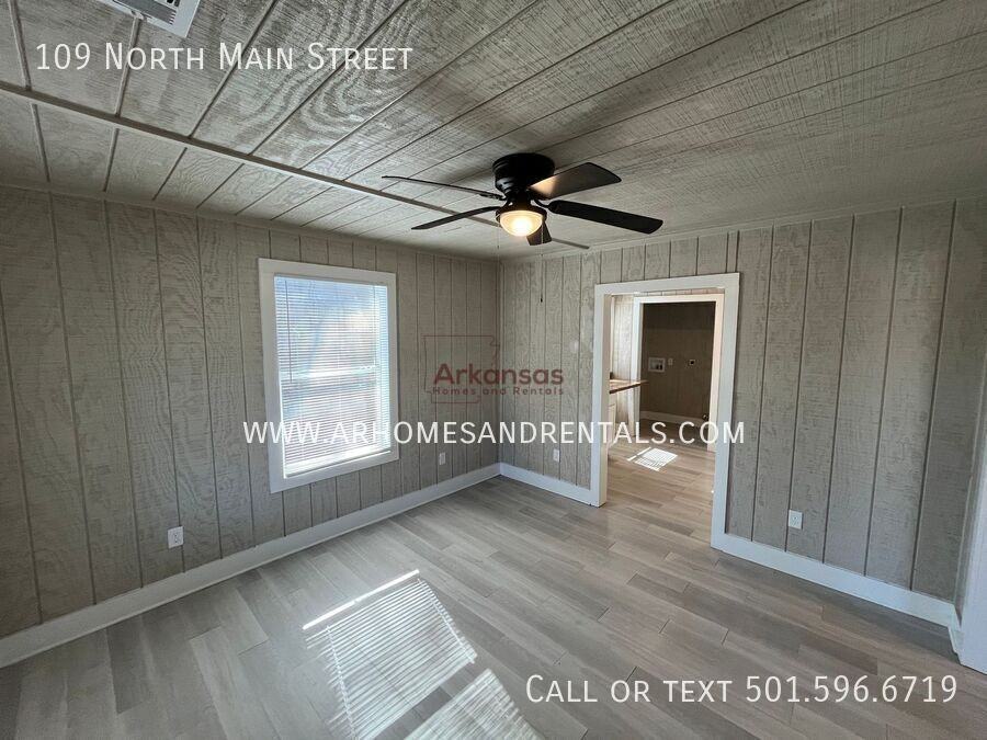109 N Main St - Photo 3 of 8