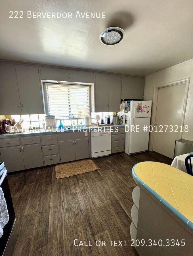 222 Berverdor Ave - Photo 3 of 10