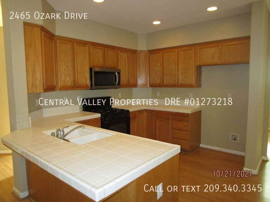 2465 Ozark Dr - Photo 5 of 22