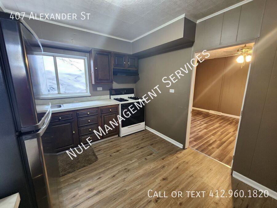 407 Alexander St - Photo 6 of 7