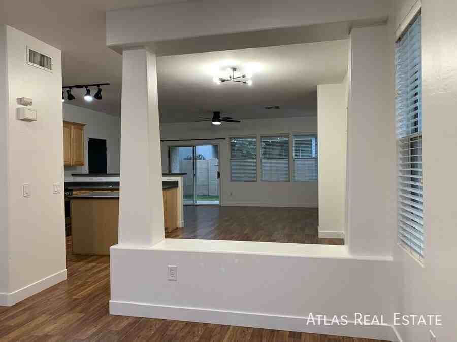 4125 E Baylor Ln - Photo 4 of 26