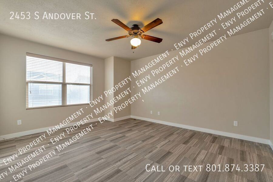 2453 S Andover St - Photo 2 of 15