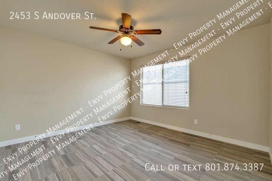 2453 S Andover St - Photo 6 of 15