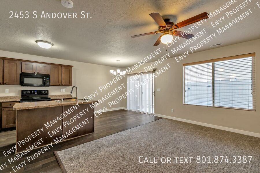 2453 S Andover St - Photo 7 of 15