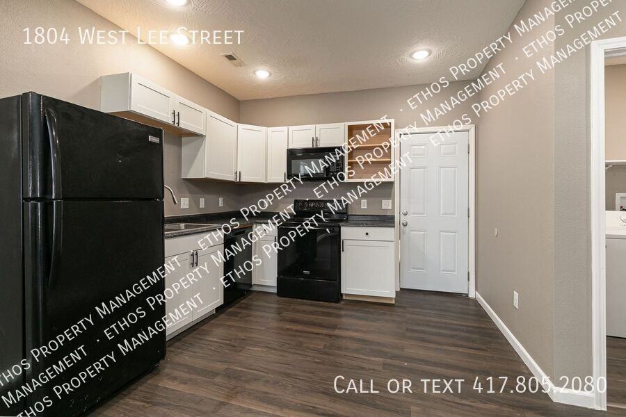 1804 W Lee St - Photo 2 of 12