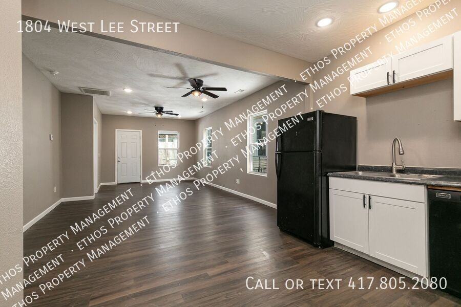 1804 W Lee St - Photo 3 of 12