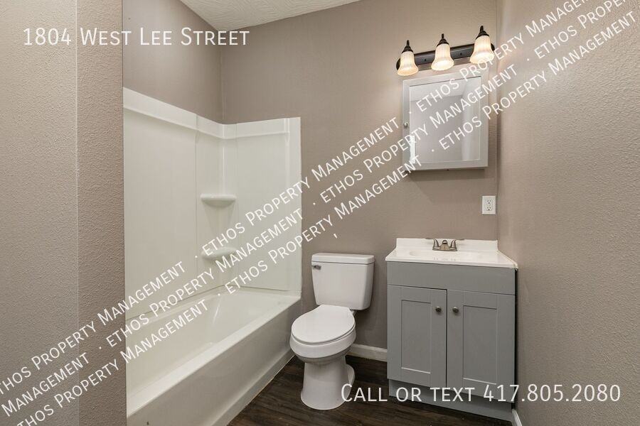 1804 W Lee St - Photo 5 of 12