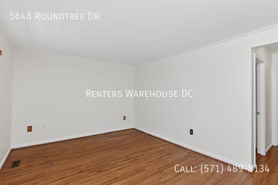 5648 Roundtree Dr - Photo 6 of 15