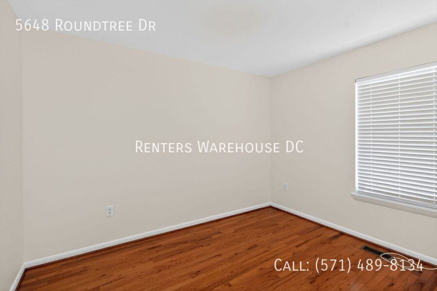 5648 Roundtree Dr - Photo 7 of 15