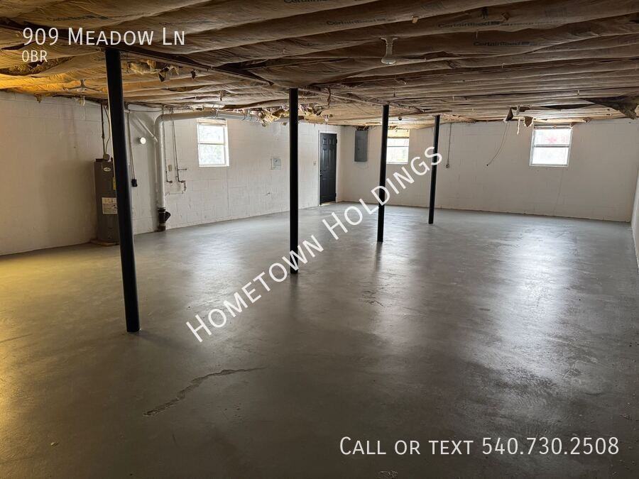 909 Meadow Ln - Photo 3 of 10