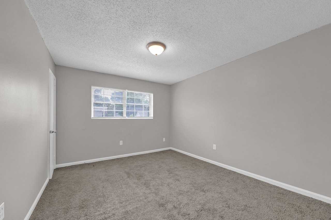 3446 Spottswood Ave - Photo 7 of 9