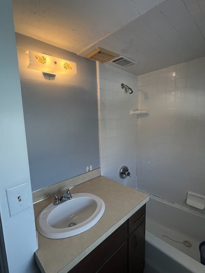 333 W Washington Ave #1-2 - Photo 5 of 9