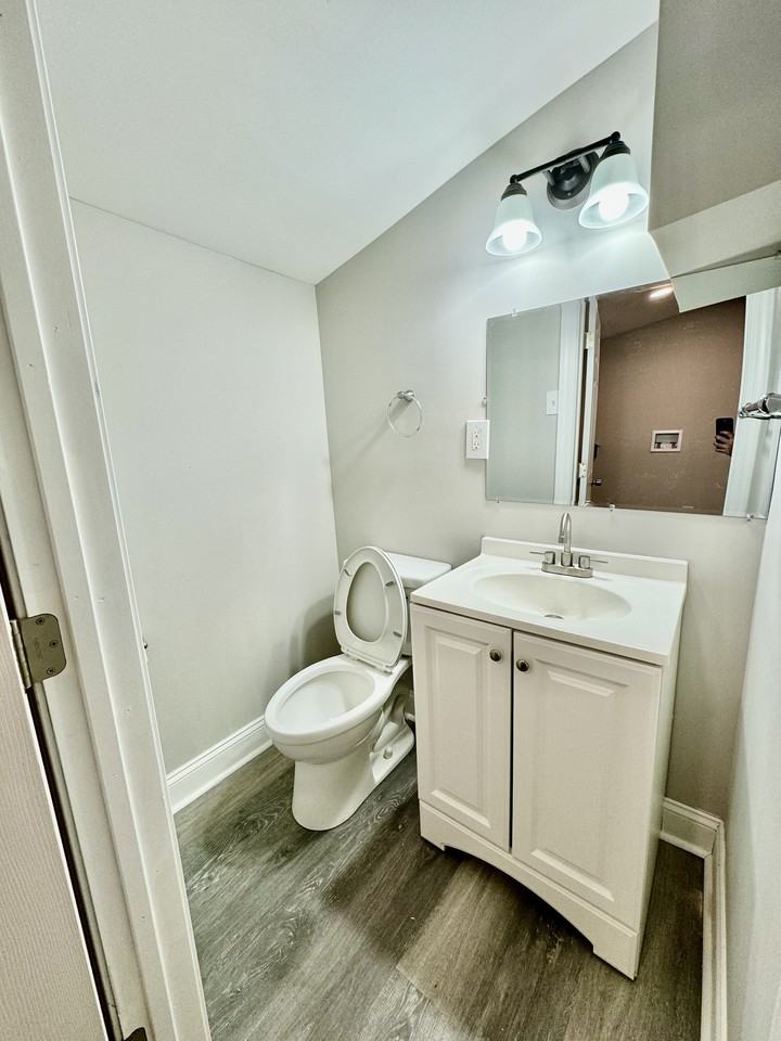 6011 Master St - Photo 4 of 12