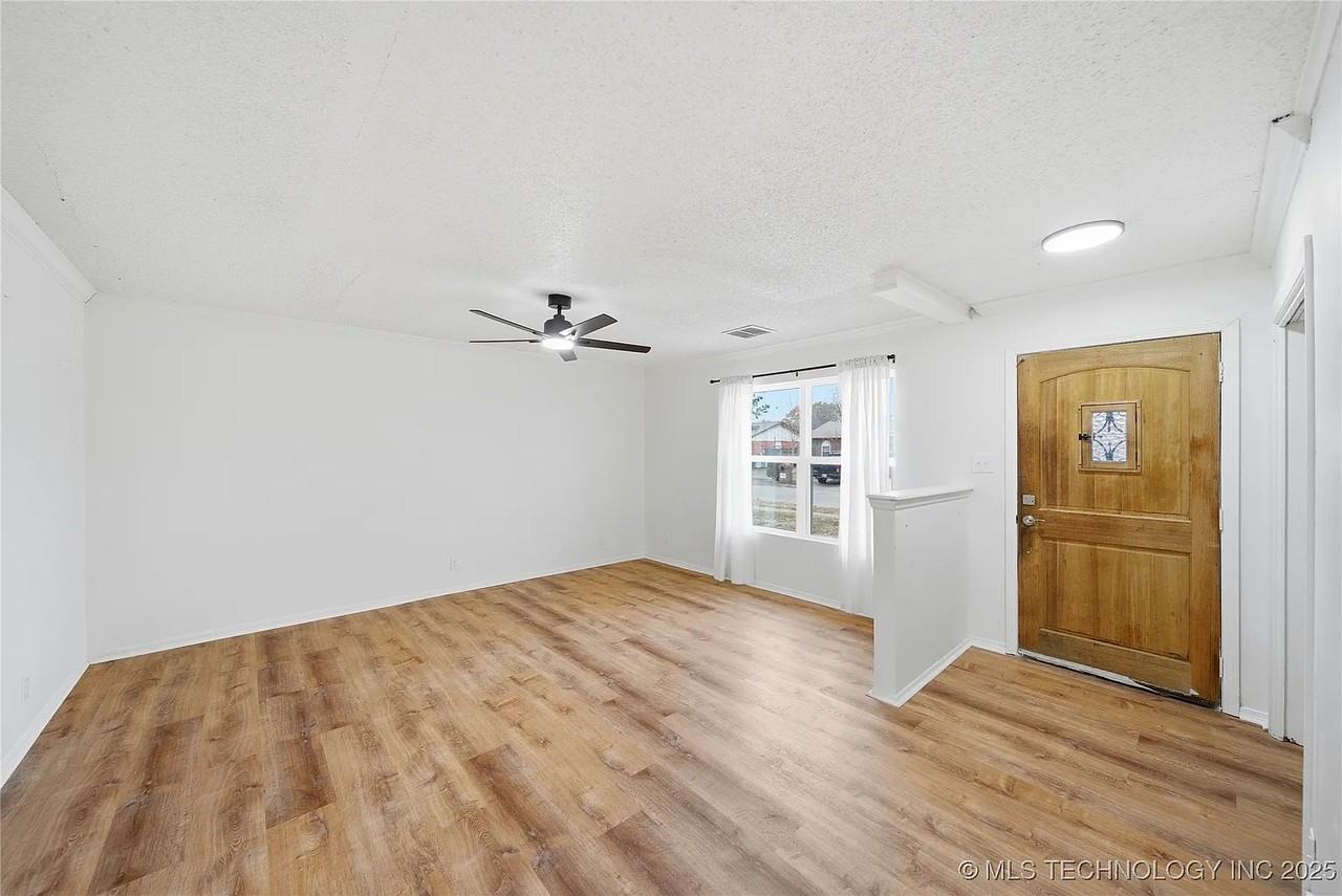 11403 E 37th Pl - Photo 3 of 38