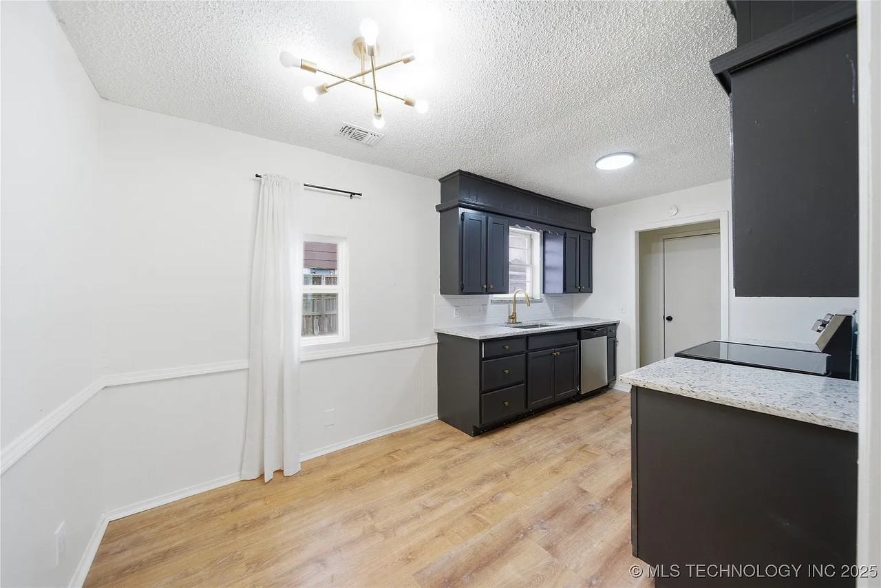 11403 E 37th Pl - Photo 4 of 38