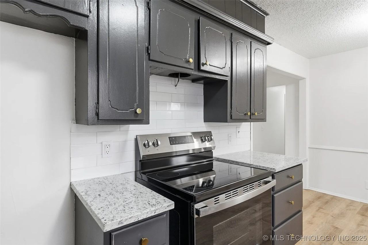 11403 E 37th Pl - Photo 7 of 38