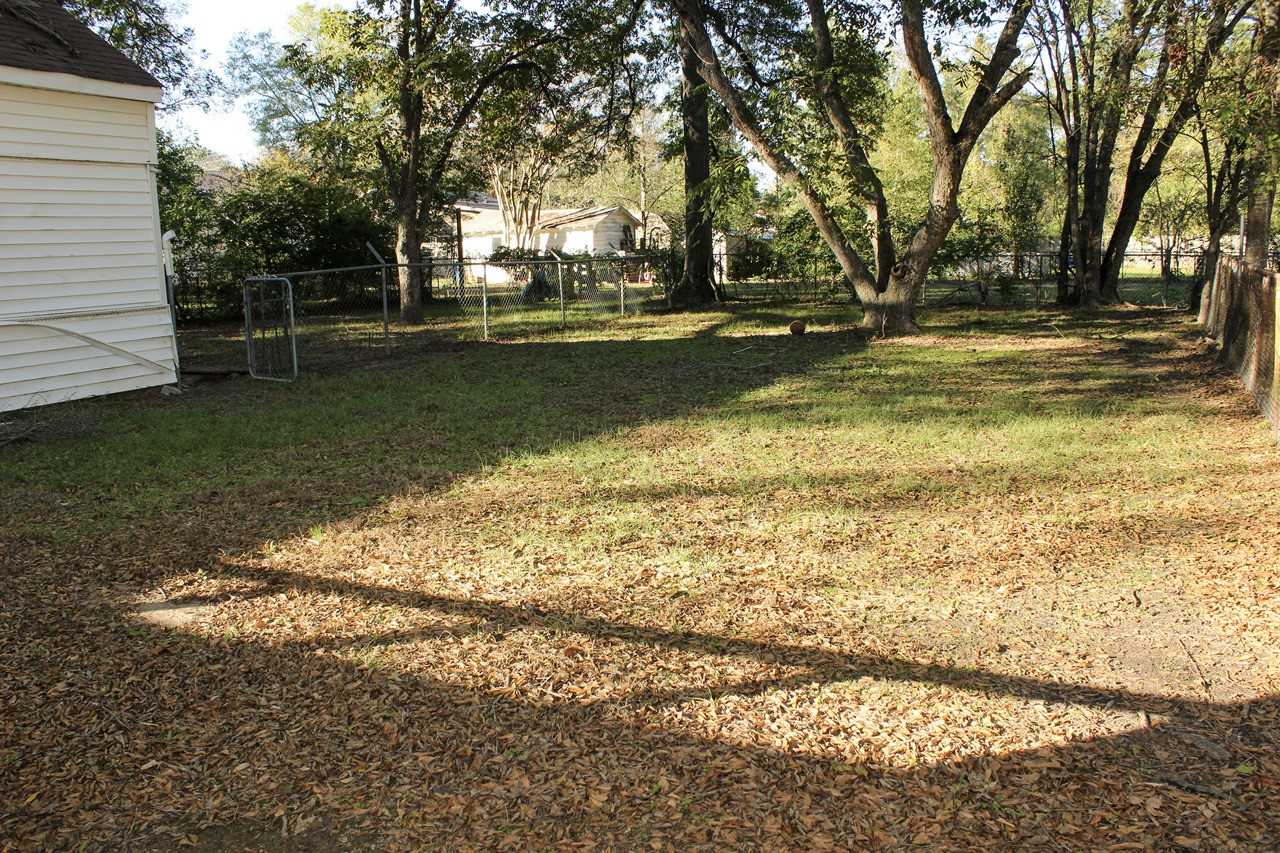 809 Beckley St - Photo 2 of 19