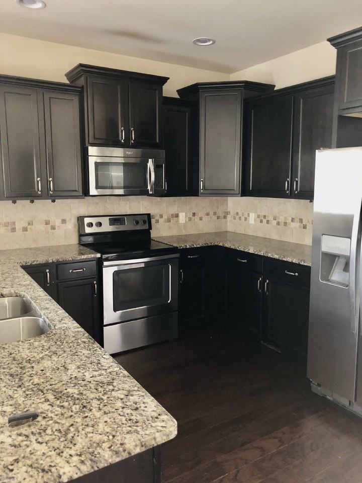 667 Cooper Sq - Photo 4 of 7