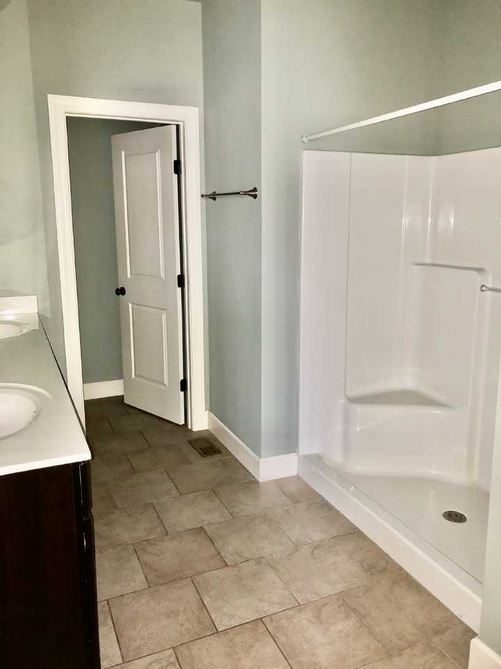 667 Cooper Sq - Photo 5 of 7