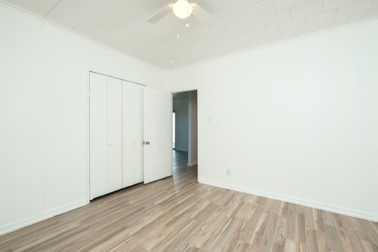 449 W Main St - Photo 4 of 8