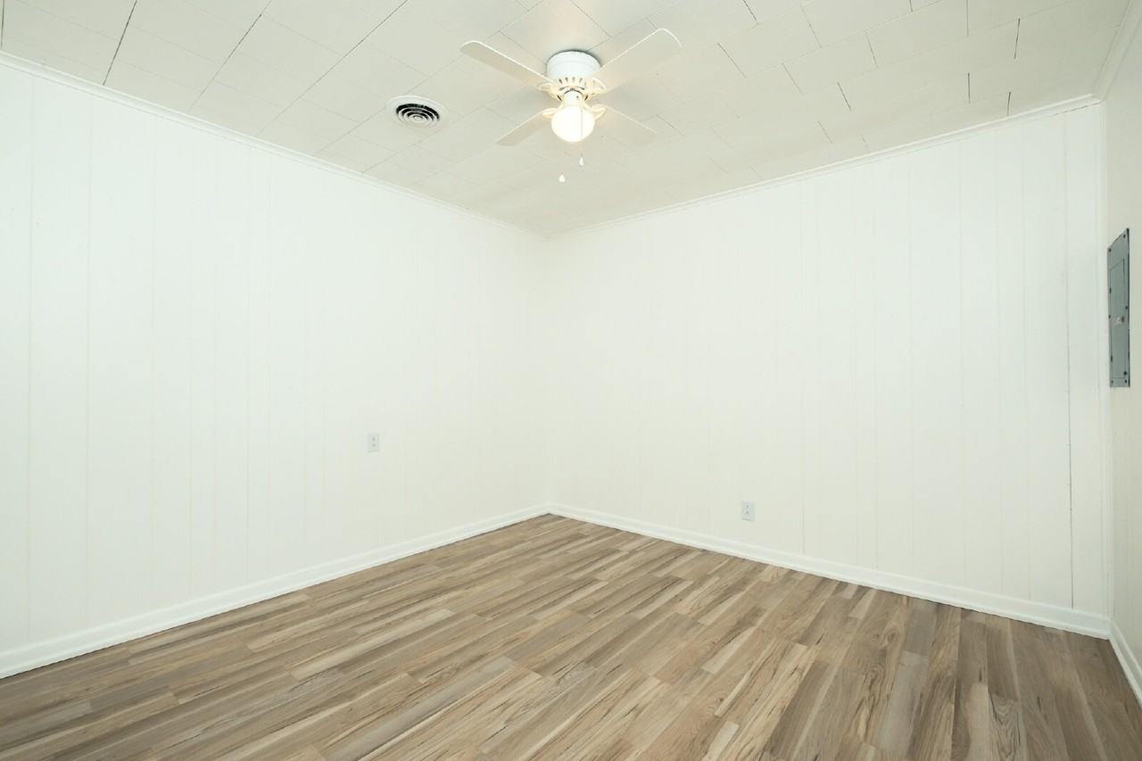 449 W Main St - Photo 5 of 8