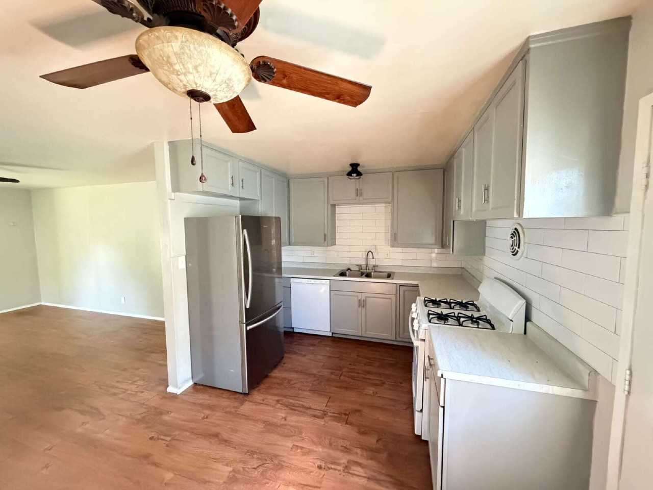 898 Yosemite Pkwy - Photo 7 of 15