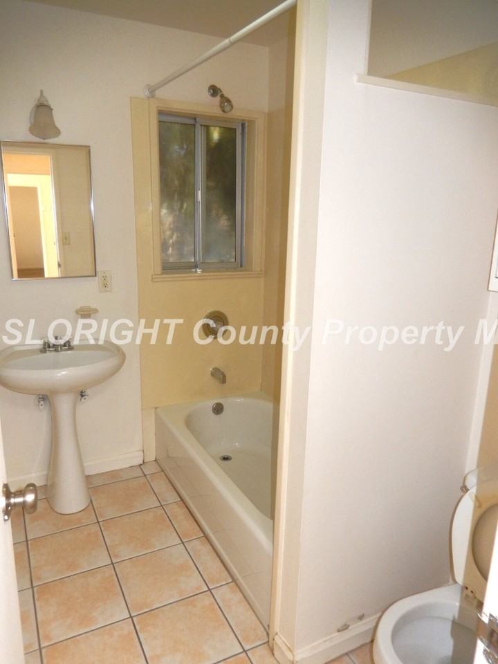 1118 Atascadero St - Photo 6 of 10