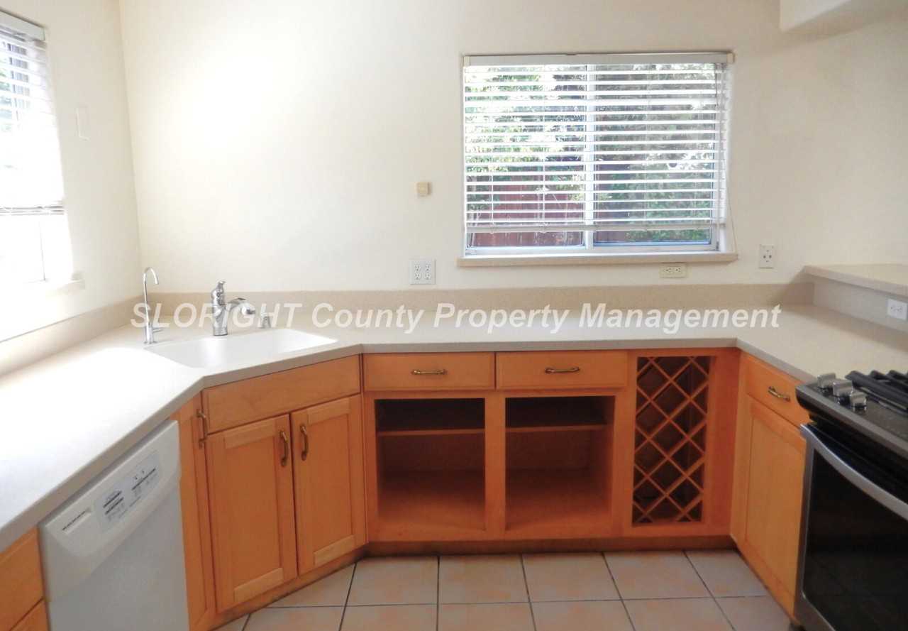 1118 Atascadero St - Photo 7 of 10