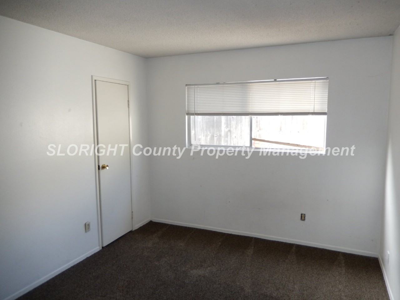 1535 Newport St - Photo 6 of 17