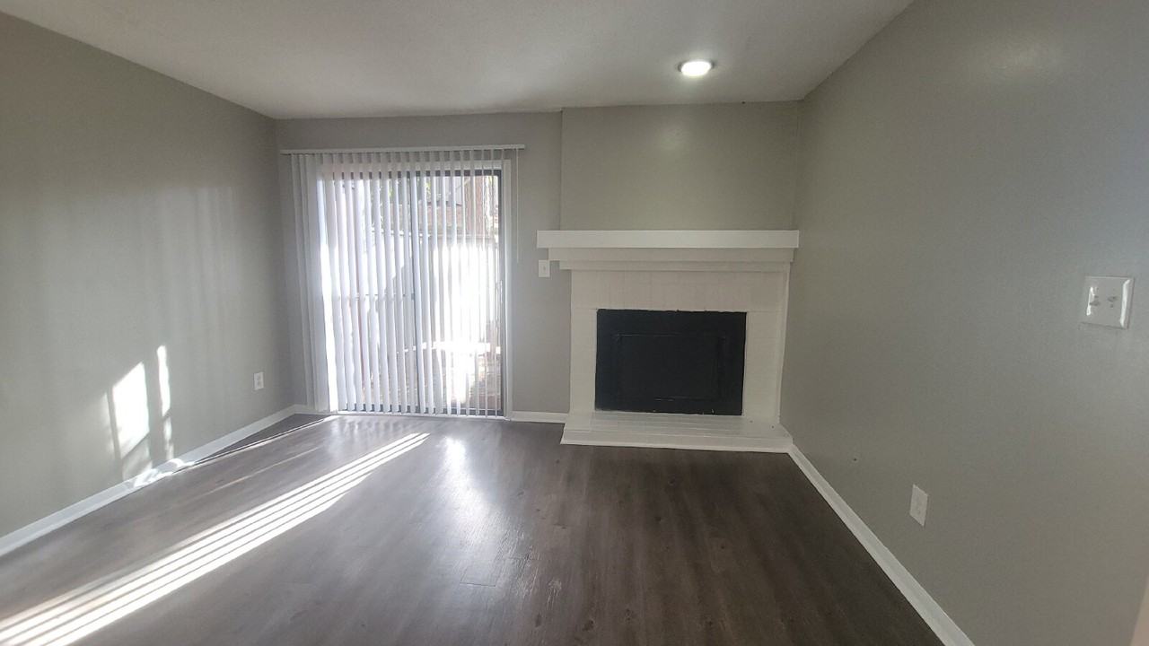 906 Candlewood Dr Nw Apt C #C - Photo 4 of 19