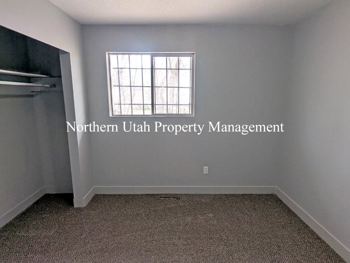 2056 Gramercy Ave - Photo 6 of 18