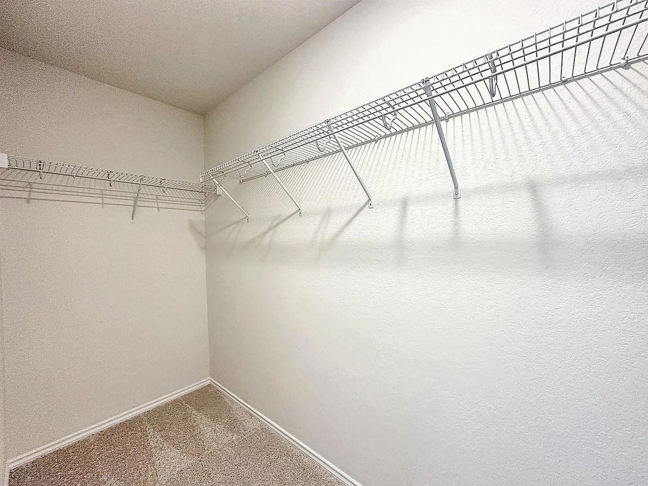 549 Autumn Blaze - 1 - Photo 3 of 21