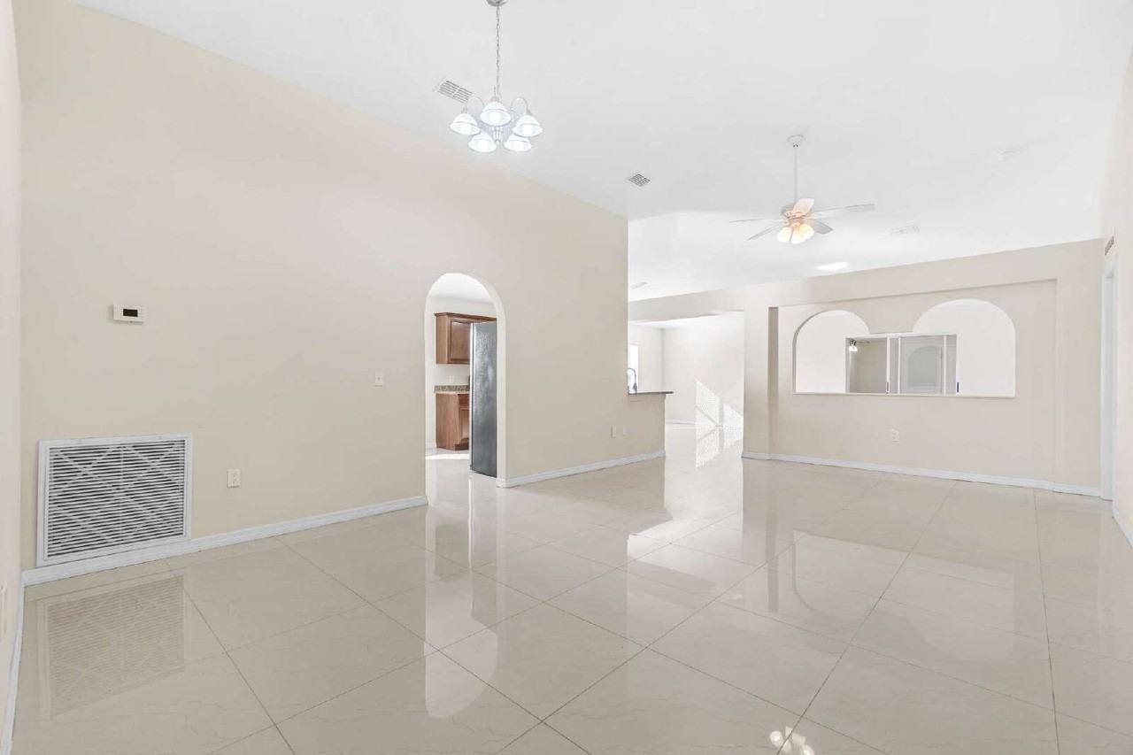 197 Marion Oaks Trl - Photo 6 of 46