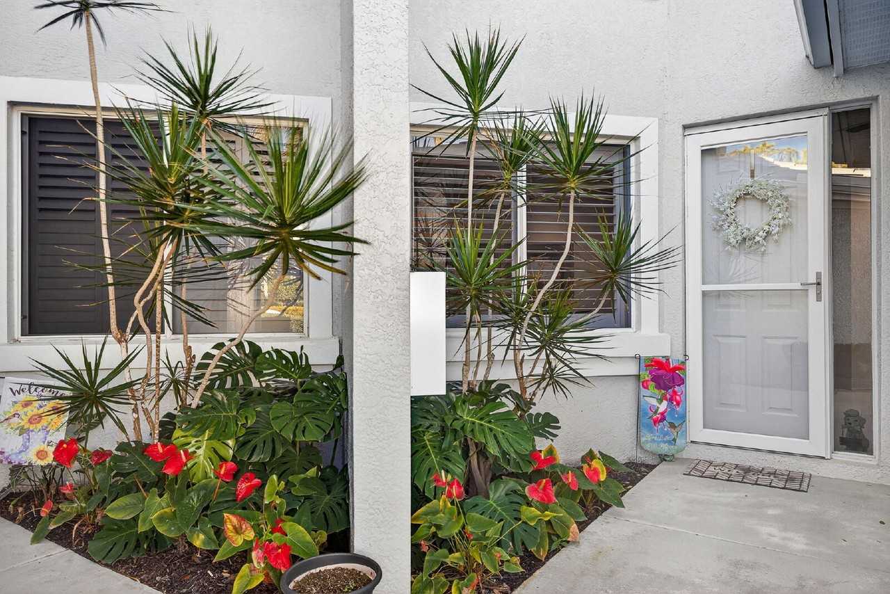 8496 Southbridge Dr Apt 4 - Photo 2 of 32