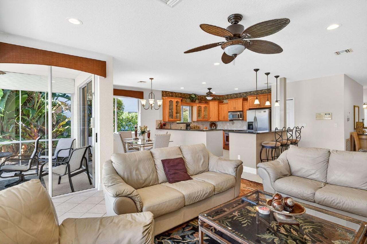 8496 Southbridge Dr Apt 4 - Photo 6 of 32