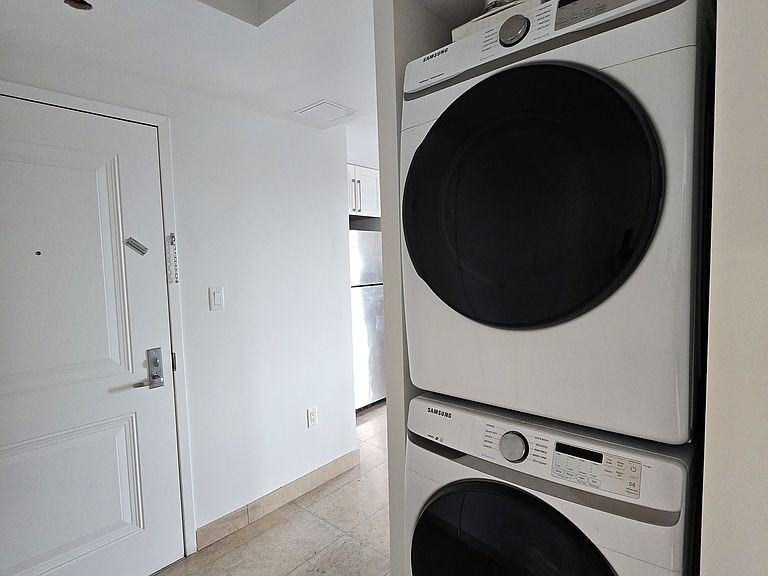 2919 Newtown Ave - Photo 6 of 9