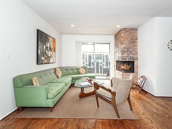 936 N San Vicente Blvd #18 - Photo 4 of 5