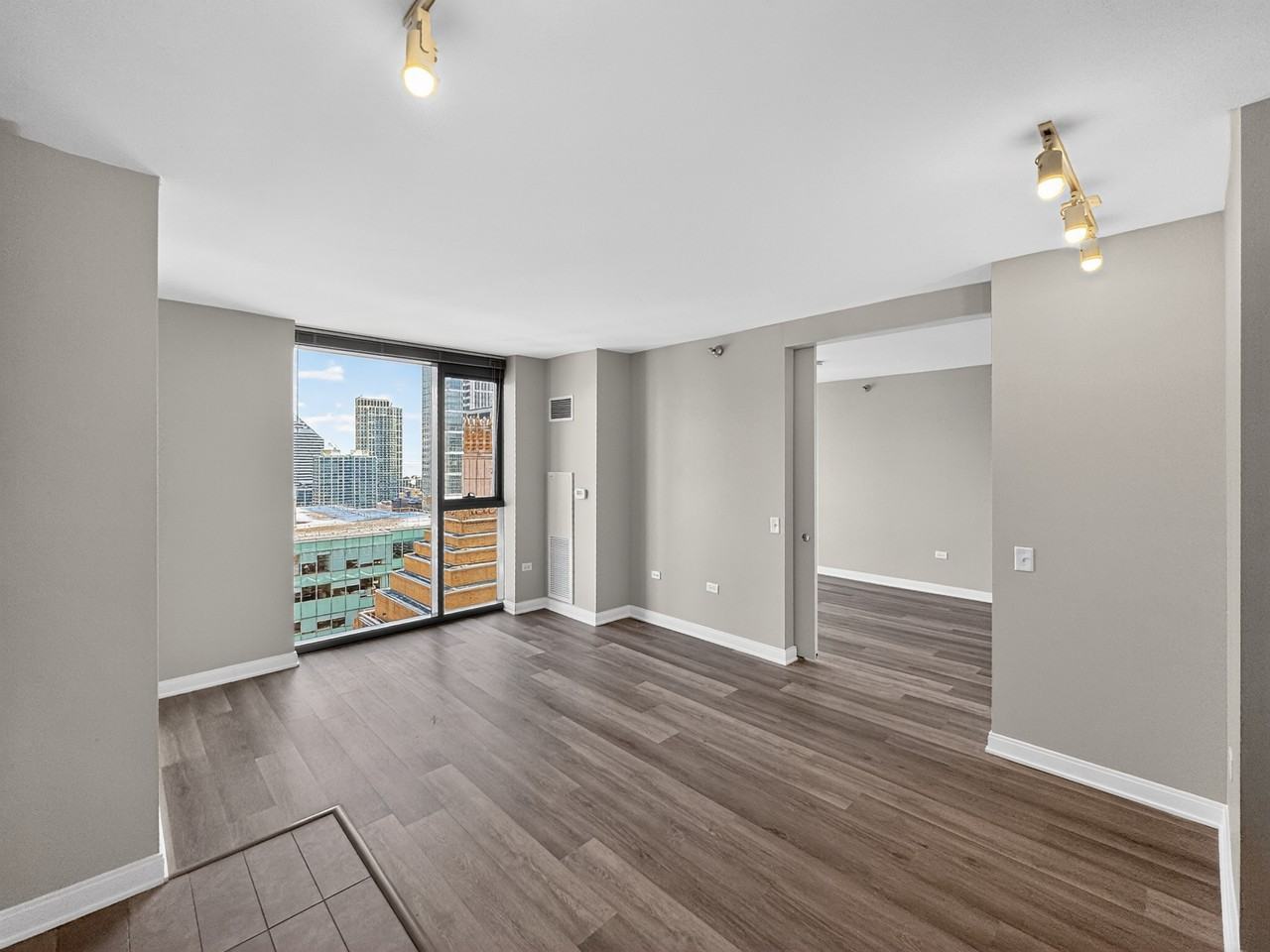 208 N Wells St #3909 - Photo 5 of 16