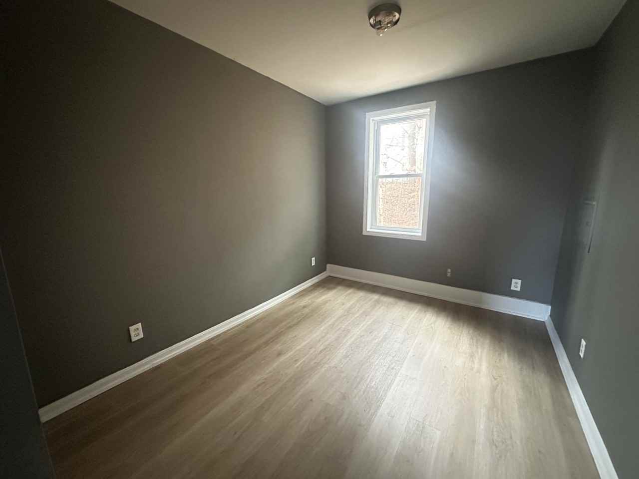 12 Dawson St #D - Photo 3 of 17