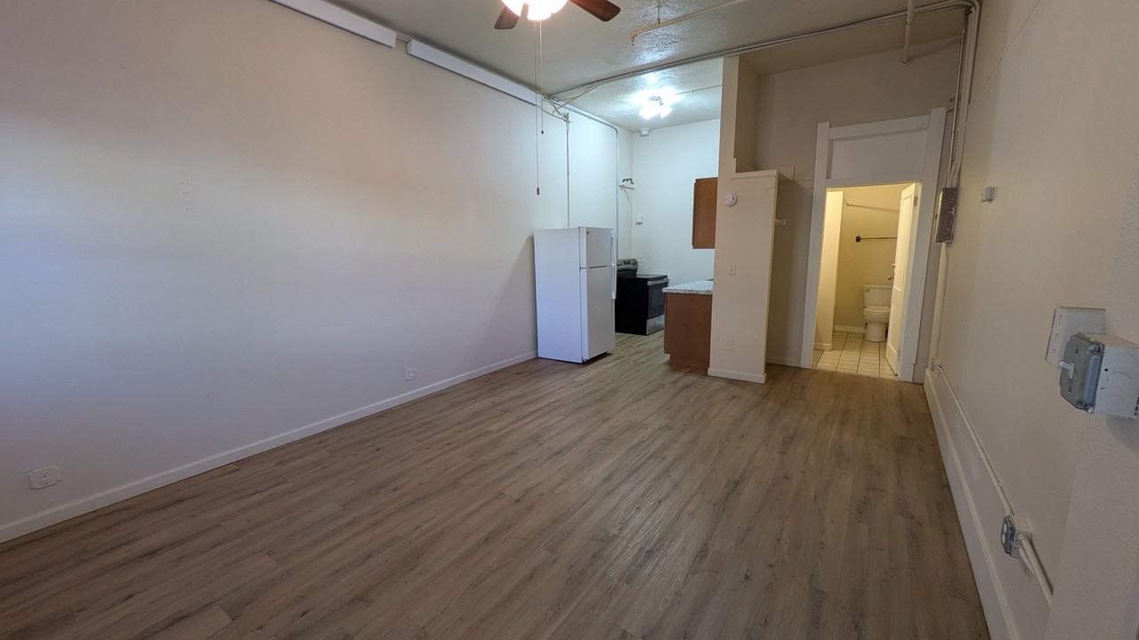 365 N Lincoln Ave #102 - Photo 2 of 4