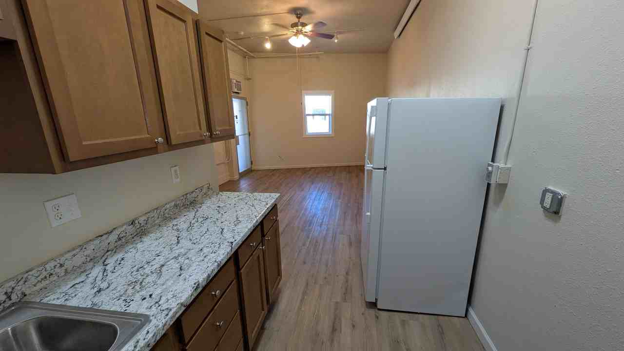 365 N Lincoln Ave #102 - Photo 3 of 4