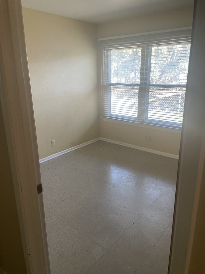 351 Haverford Dr #NA - Photo 7 of 9